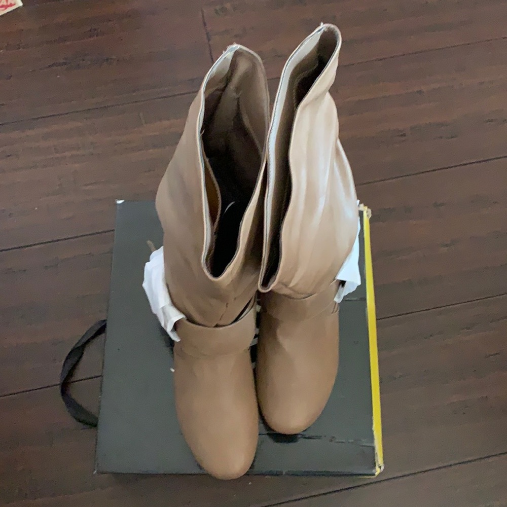 NWT Flat Boots Slouch